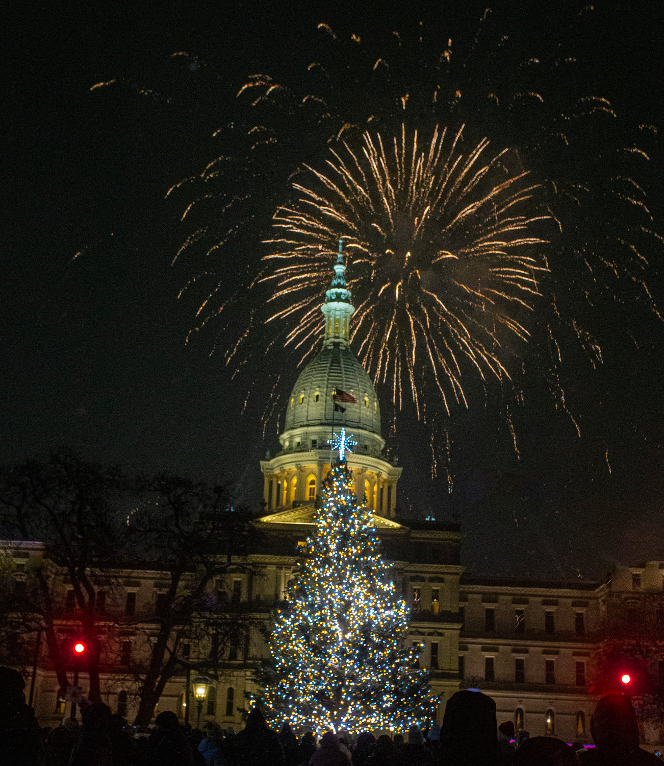 Fireworks, Christmas lights and drones, oh my! – Lansing City Pulse